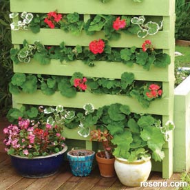 Recycled pallet planter 