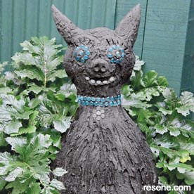 Scary cat statue