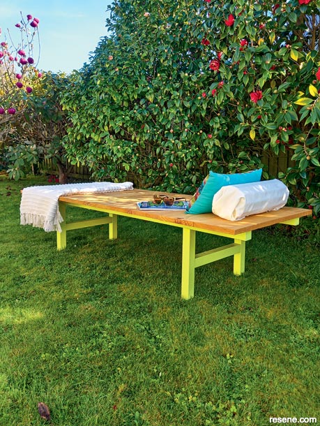How to make a day bed for your outdoor area