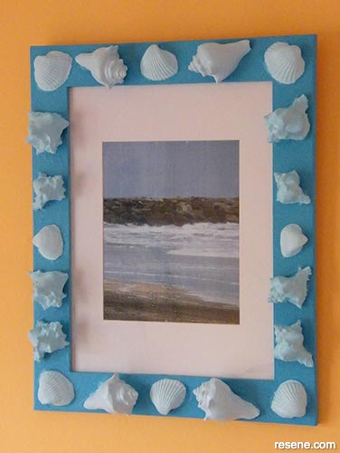 How to make a painted shell picture frame
