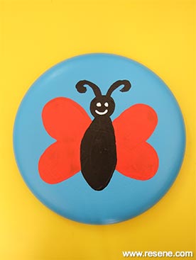 Paint a butterfly frisbee