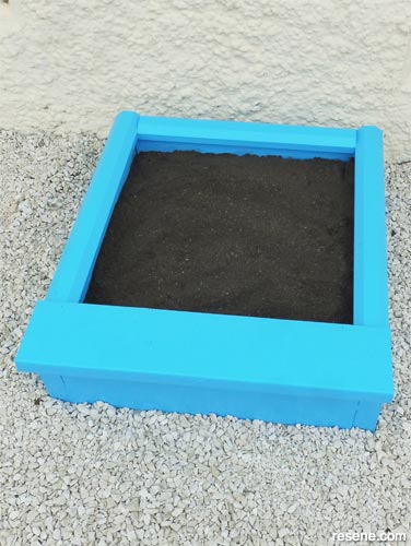 Mini sandpit in blue