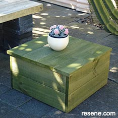 Build this stylish outdoor coffee table from fence palings and finish with Resene Woodsman