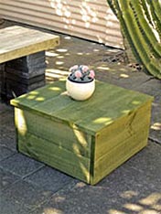 Build this stylish outdoor coffee table from fence palings and finish with Resene Woodsman..