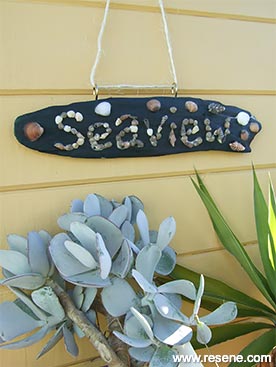 How to make a driftwood and sea shell house plaque