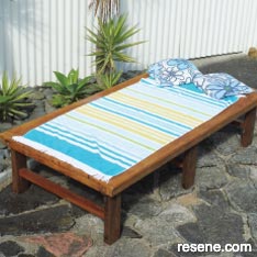 Build a daybed from recyled timber