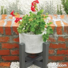 Make a planter pot and stand