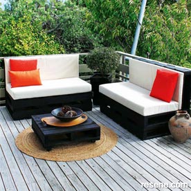 Make outside furniture from wooden crates