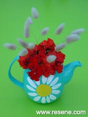 Make your own daisy vase