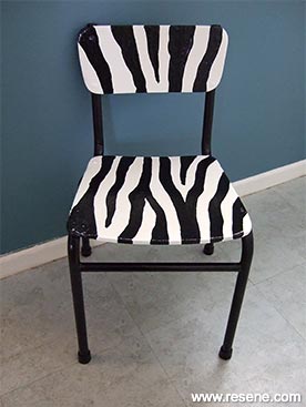 Paint an old wooden chair - safari look