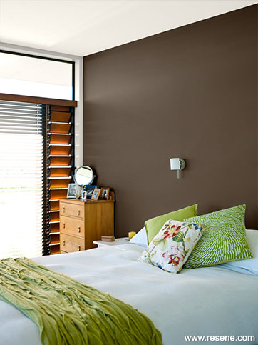 A serious mid-tone brown pallette.