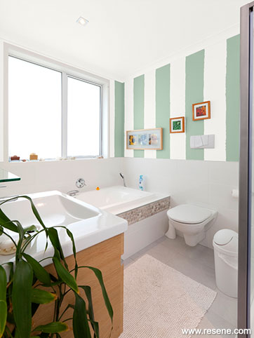 A cool water bathroom colour scheme