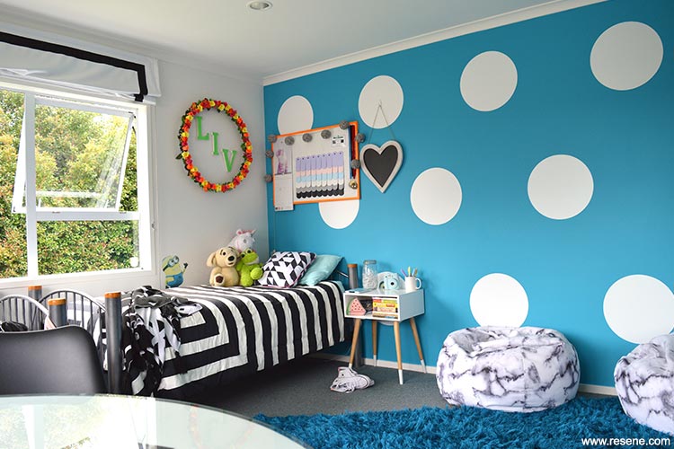 Girls room feature wall spots