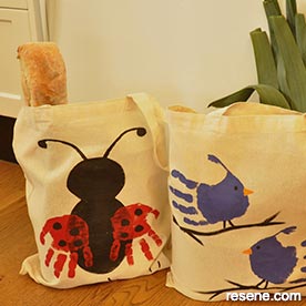 Print birds and bugs on bags