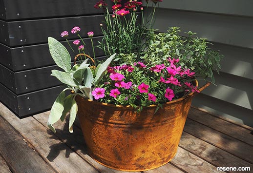 How to make a rusty tub planter