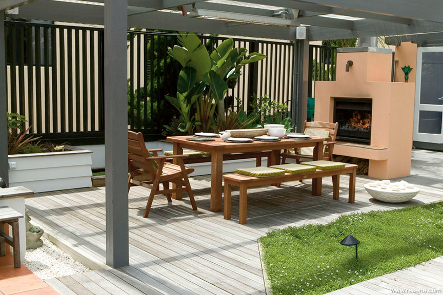 Garden and outdoor dining space
