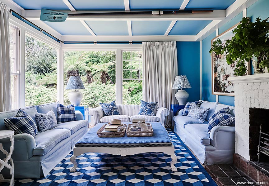 Mt Macedon Residence -dramatic blue and white lounge