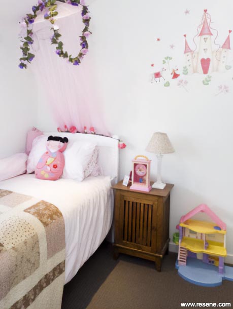 Strong and subtle girl's bedroom