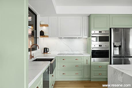 Green and white kitchen - inspired by the forest