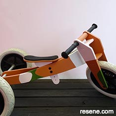 Paint an kids balance bike