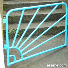 Paint a metal gate