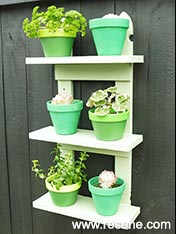 How to paint garden shelves