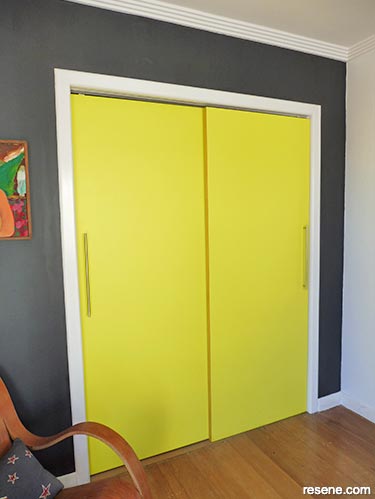 How to paint wardrobe doors